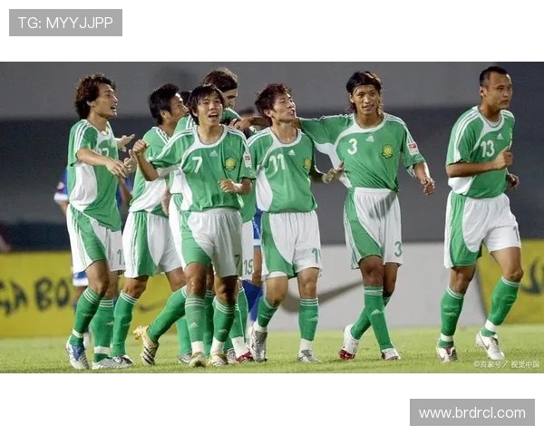 冈山绿雉与绿岛漩涡的精彩对决揭示足球战术与团队协作的魅力