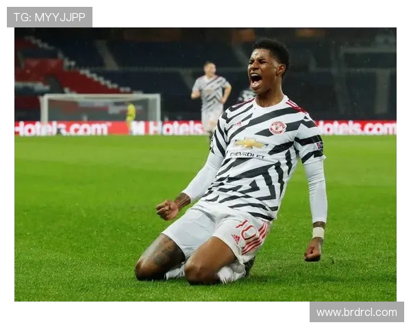 巴黎与曼联昨晚激战正酣赛场精彩瞬间回顾与分析 巴黎与曼联昨晚激战正酣赛场精彩瞬间回顾与分析