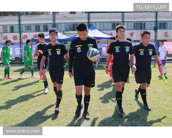 上海足球队在最新足球力量排行榜中荣登第六名展现强大实力与潜力